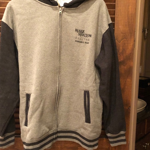 'Blake Shelton' Tour 2017 Beautiful Hoodie - Picture 1 of 2